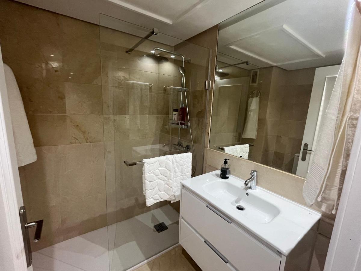 Heart Of Puerto Banus Newly Renavated Free Parking , Wifi ,Pool,Gym,Padel Court Apartment Marbella Exterior photo